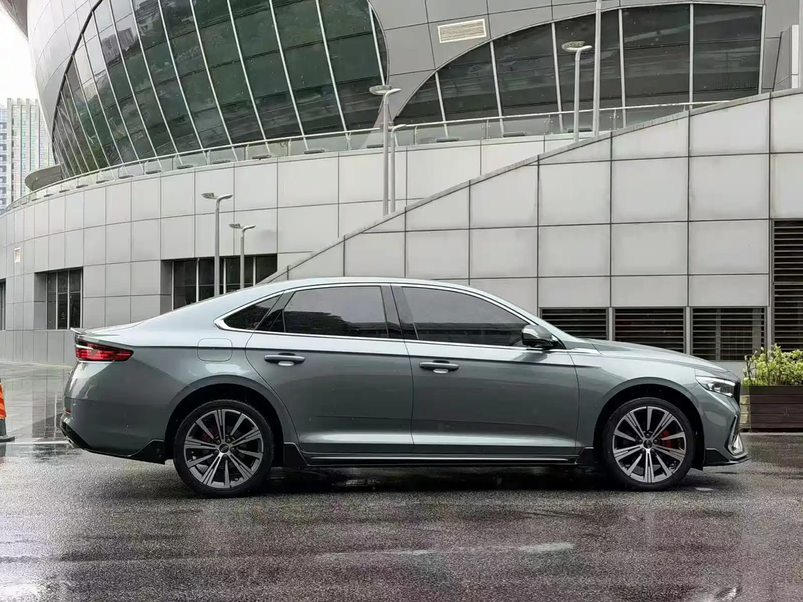 Фото 3 - Geely Preface