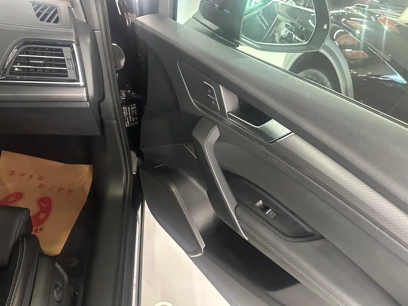 Audi Q5L 2024 Model 40 TFSI Luxury Elegance фото 8