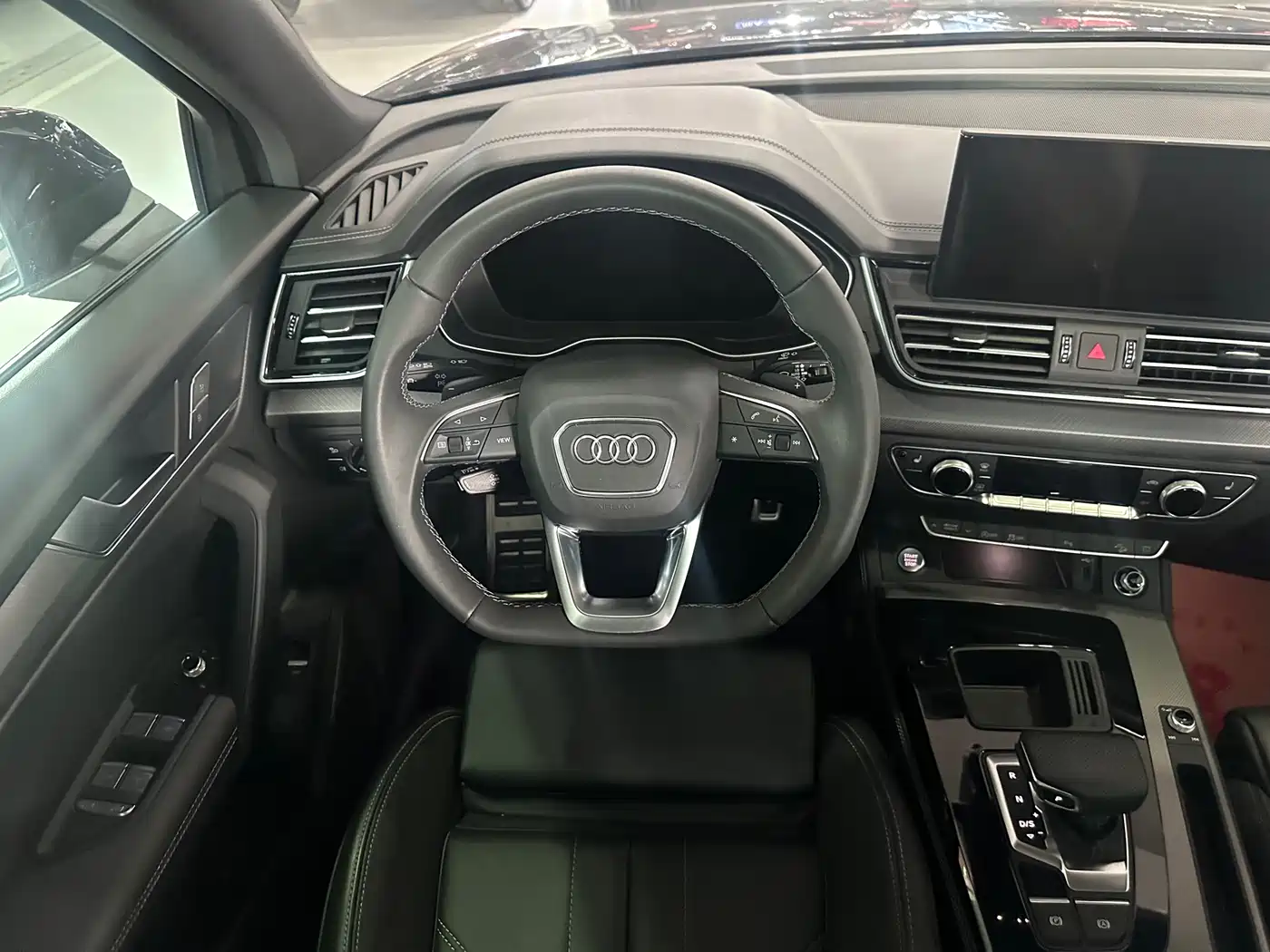 Audi Q5L 2024 Model 40 TFSI Luxury Elegance фото 16