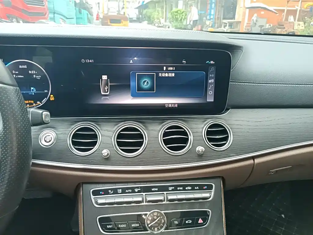 Mercedes-Benz E-Class 2020 E 300 L Sport Luxury Model фото 9