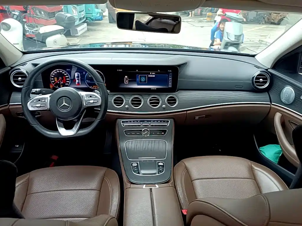 Mercedes-Benz E-Class 2020 E 300 L Sport Luxury Model фото 6