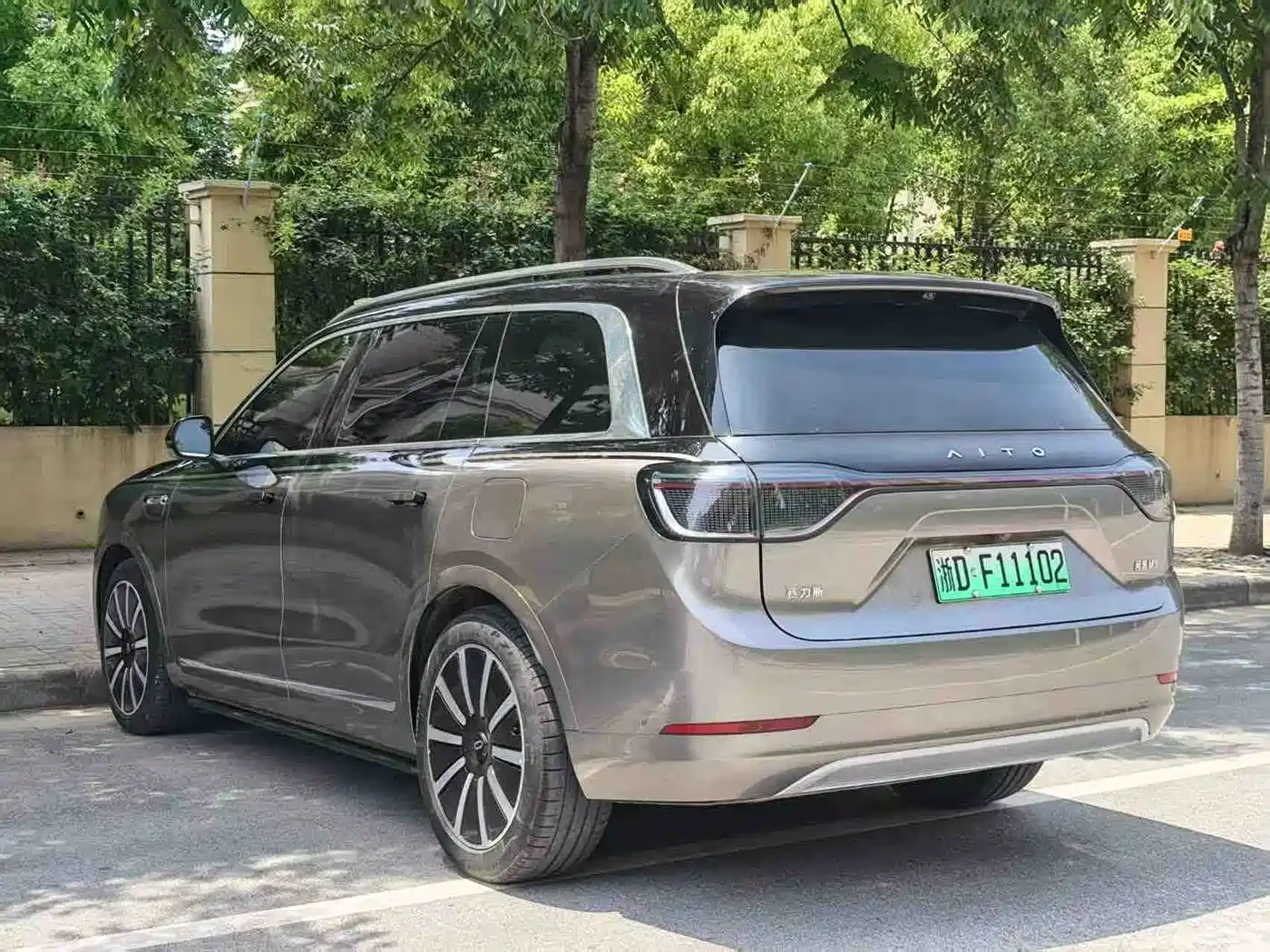 AITO Wenjie AITO M9 2024 Extended Range Ultra 42kWh 6-Seater фото 8