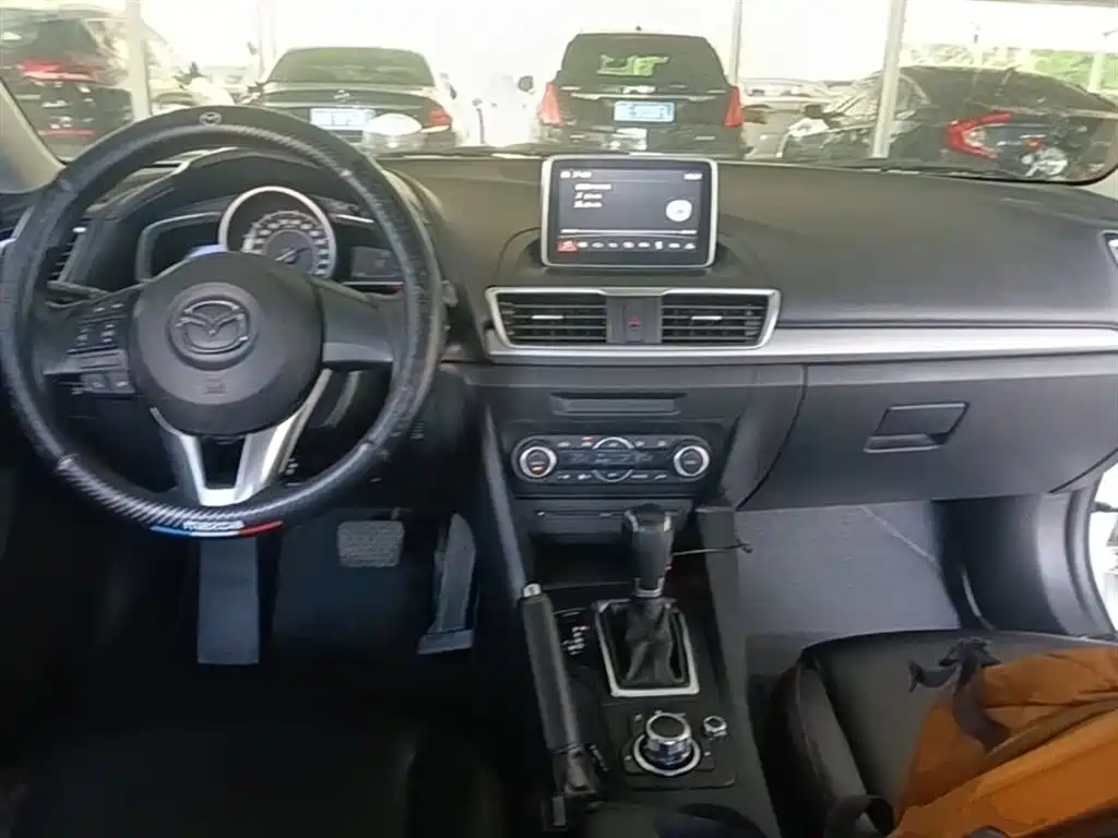 Фото 10 - Mazda Mazda 3