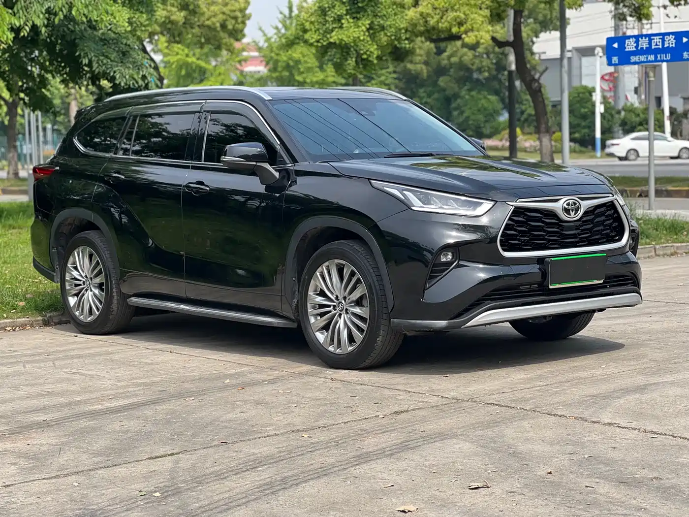 TOYOTA HIGHLANDER