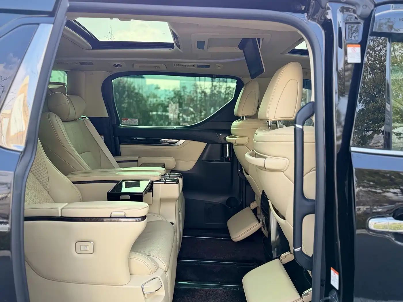 Toyota Vellfire 2019 Hybrid 2.5L HV Premium Edition фото 19