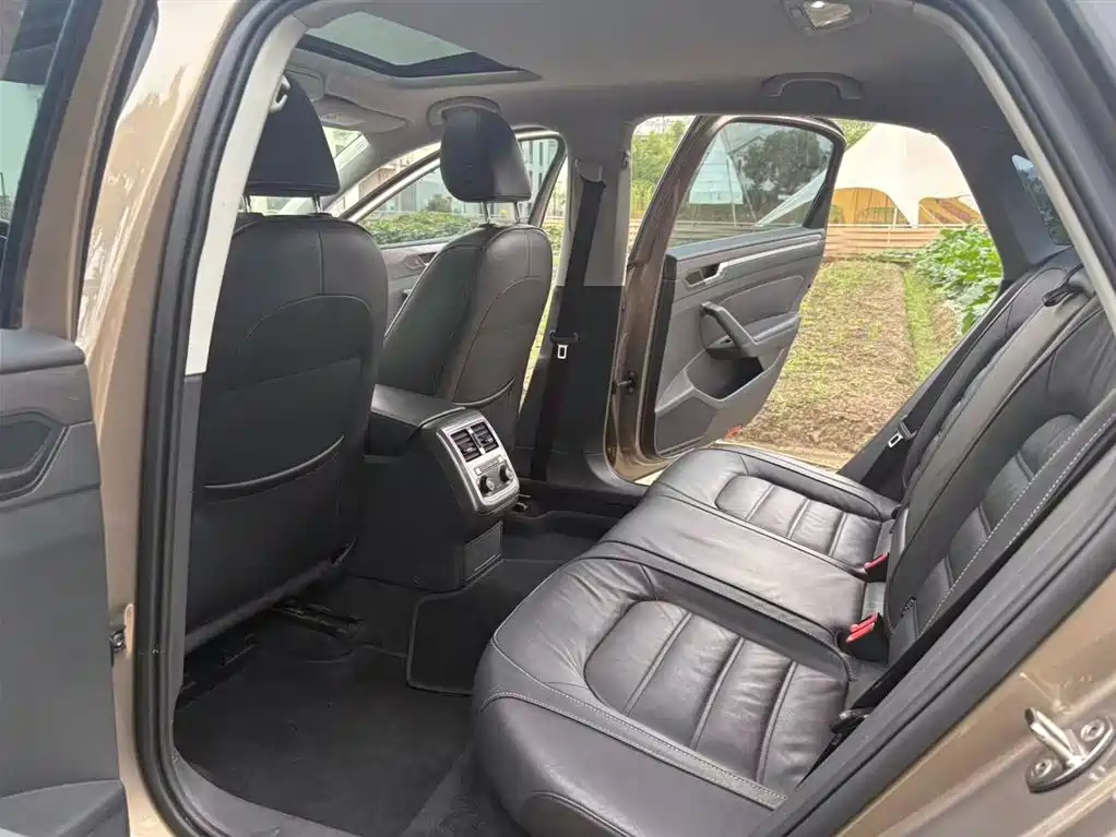 Volkswagen Passat 2016 280TSI DSG Honor Edition фото 9