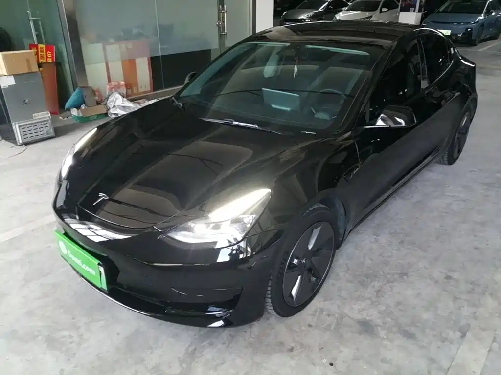 Фото 1 - Tesla Model 3