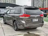 Photo 6 - Toyota Sienna