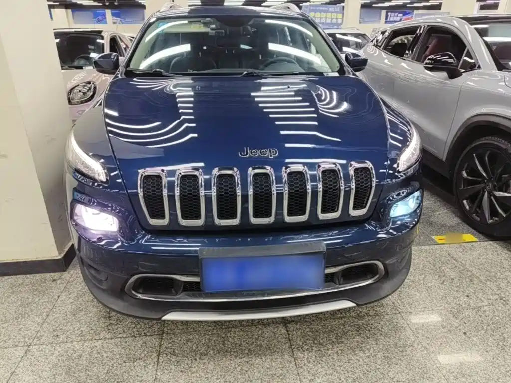 Photo 3 - Jeep Cherokee
