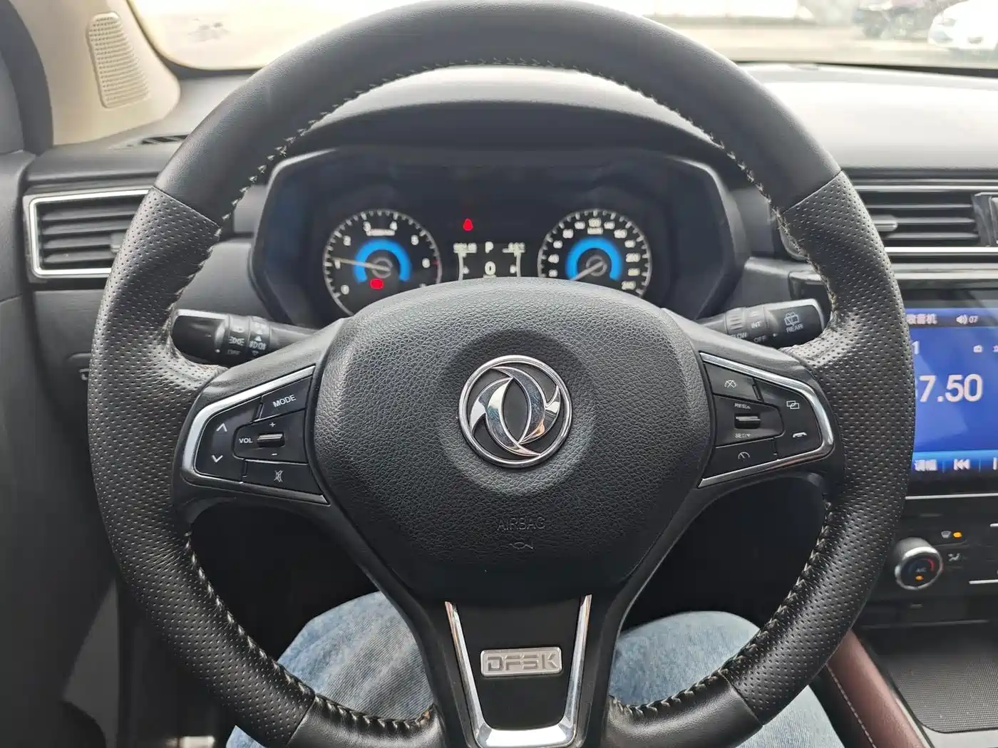 Dongfeng Fengguang Fengguang 580 2018 2018 Facelift 1.5T CVT Luxury