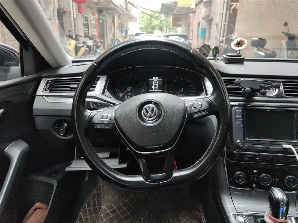 Volkswagen Passat 2017 330TSI DSG Prestige фото 3