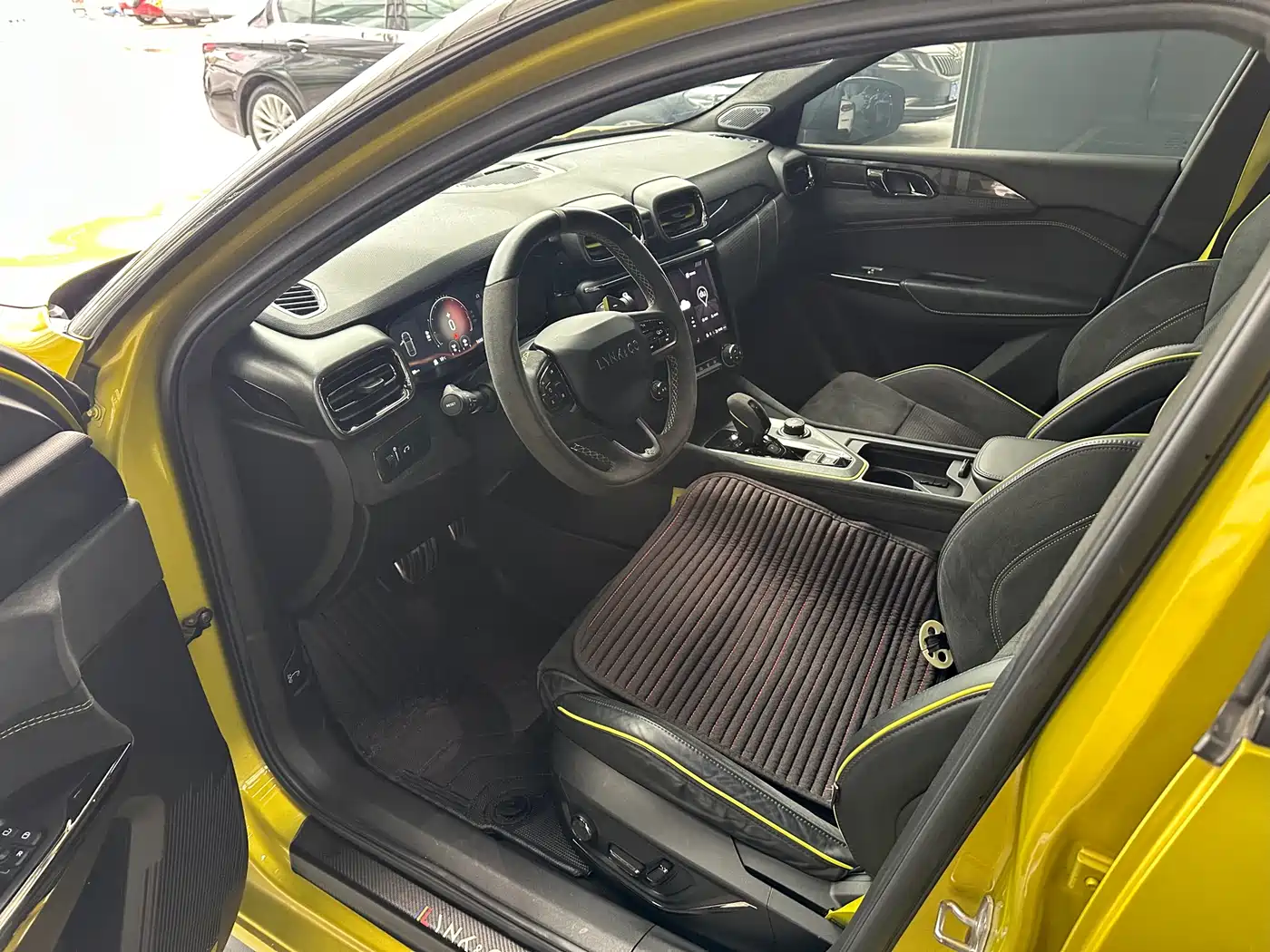 Lynk & Co 03 2021 03+ 2.0TD Auto Performance Package Edition фото 6