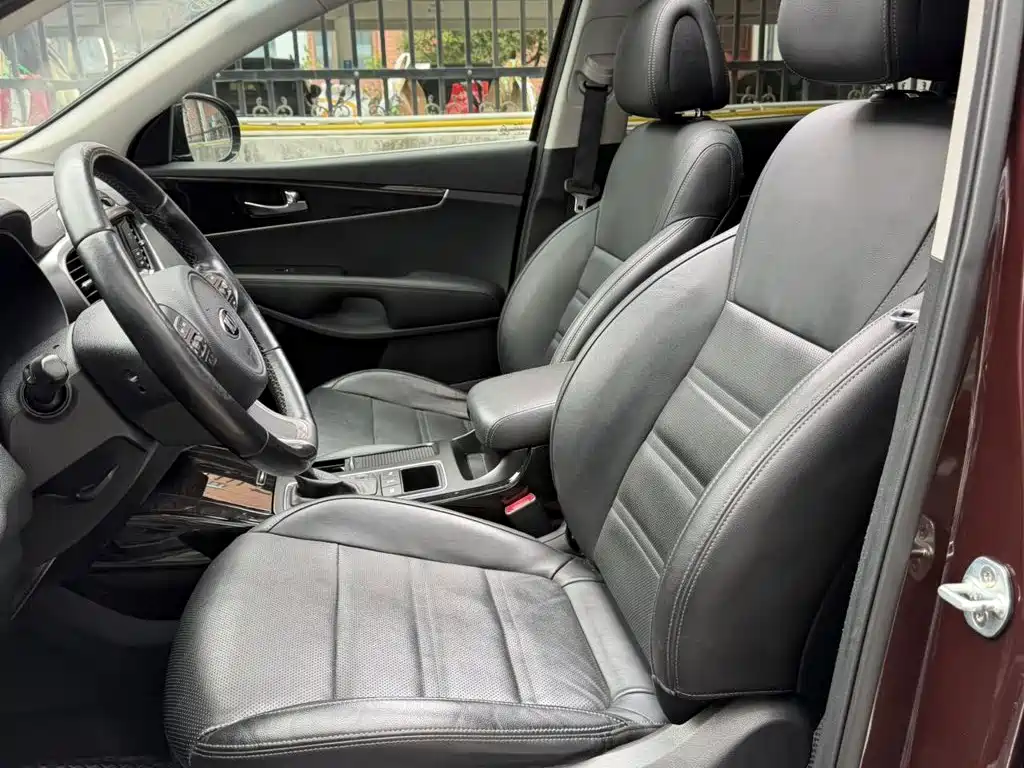 Photo 15 - Kia Sorento
