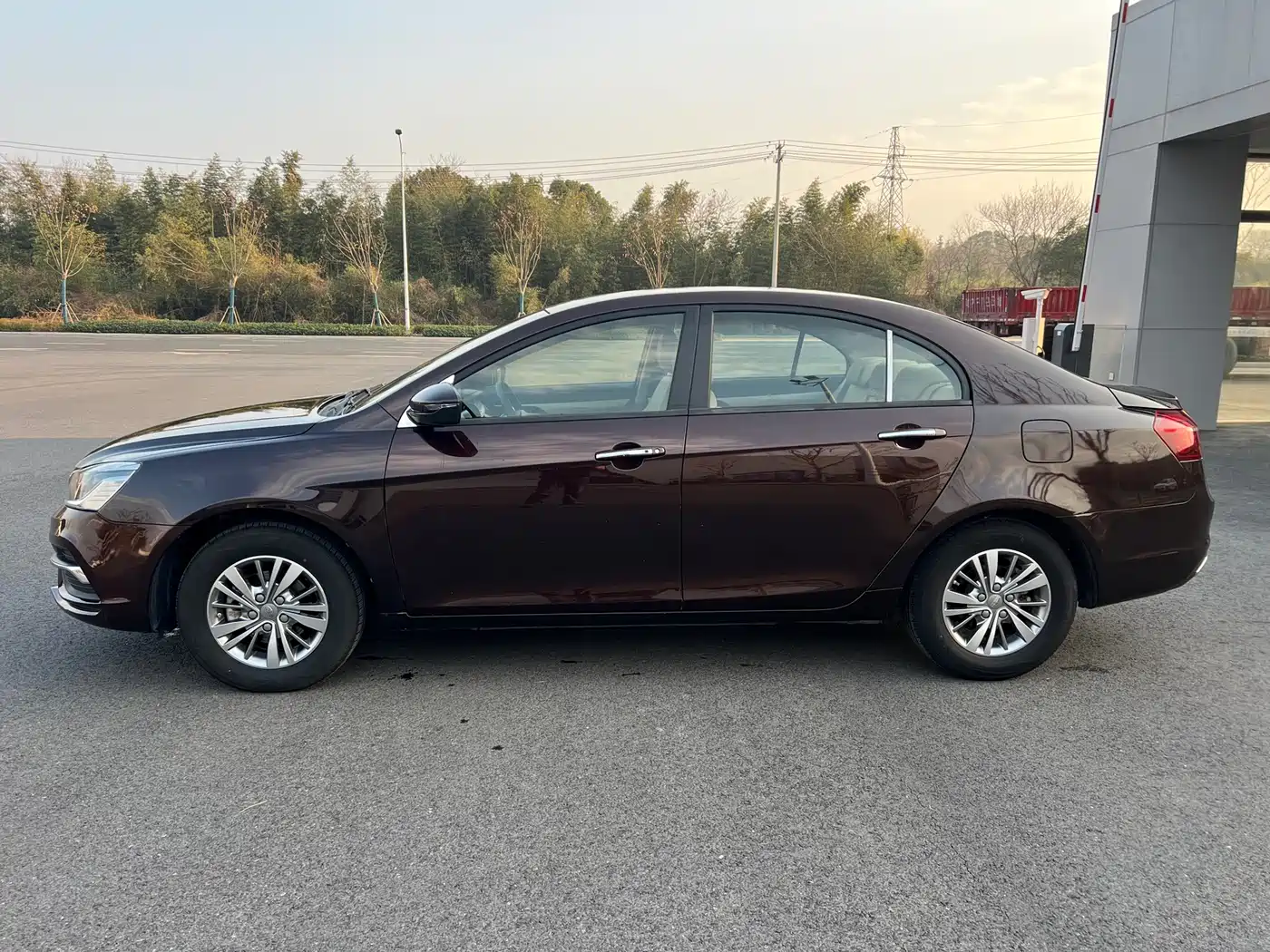 Фото 3 - Geely Emgrand