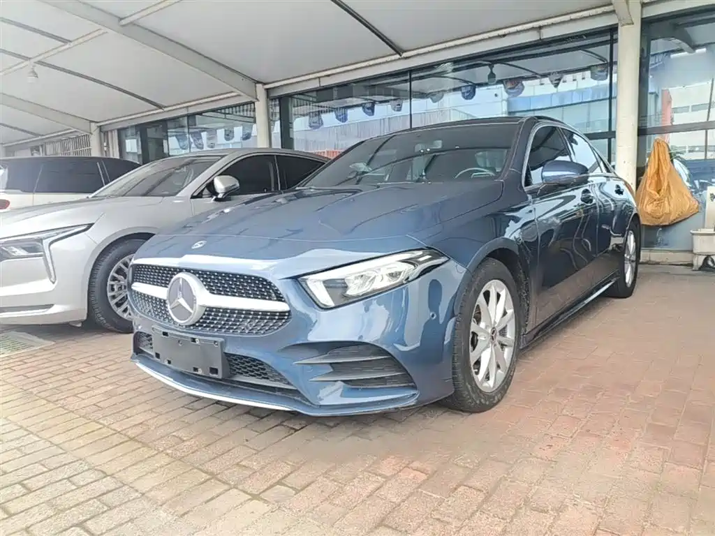 Mercedes-Benz A-Class 2019 A 200 L Sport Sedan фото 2