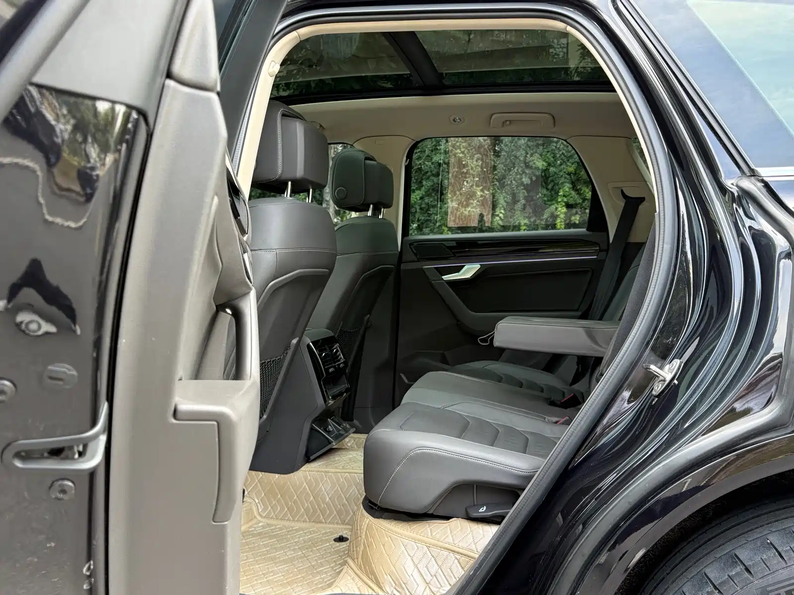 Фото 9 - Volkswagen Touareg