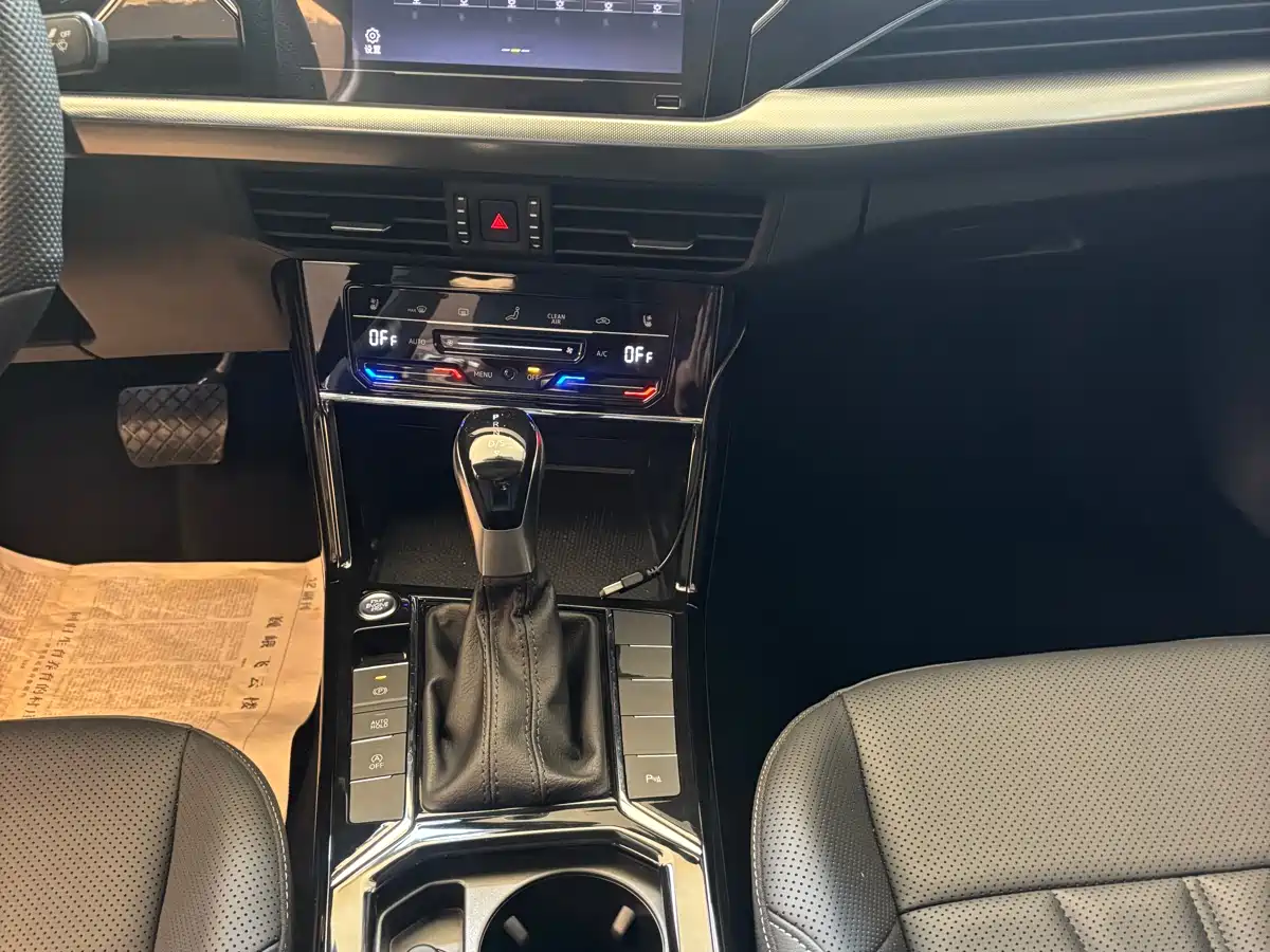 Volkswagen Passat 2024 380TSI Starlight Dragon Soaring Edition фото 11