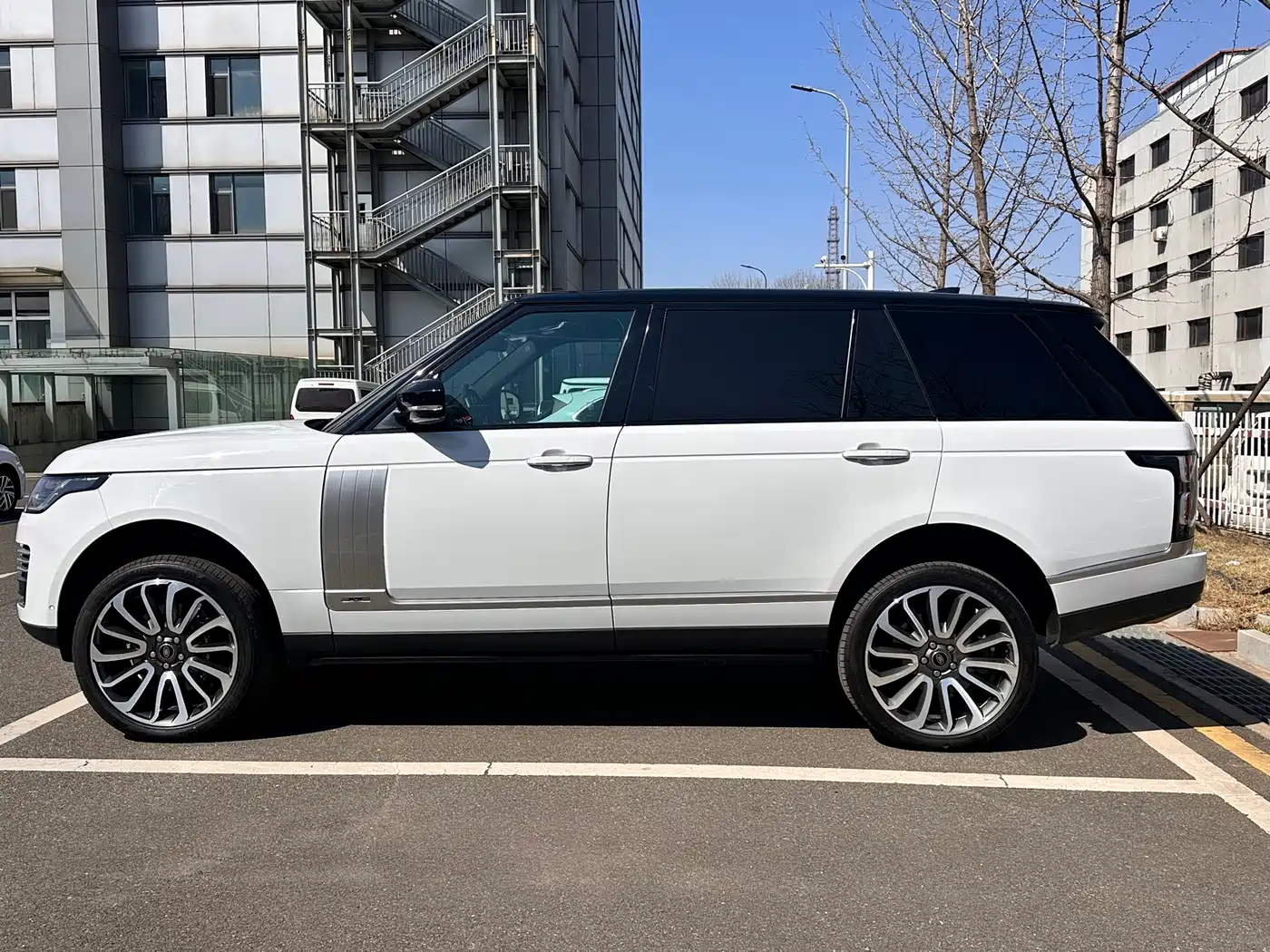 Land Rover Range Rover 2022 3.0 L6 400PS Prestige Genesis Extended Edition фото 7