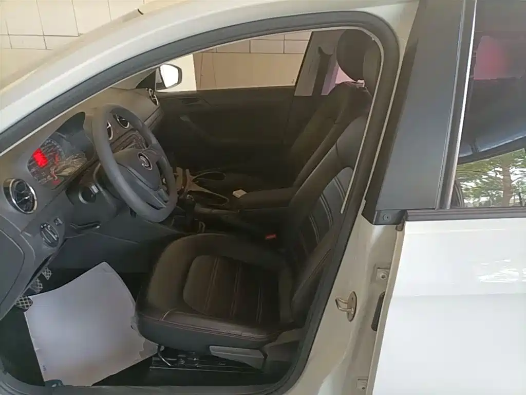 Volkswagen Jetta 2019 Dream Edition 1.4L Manual Fashion фото 15