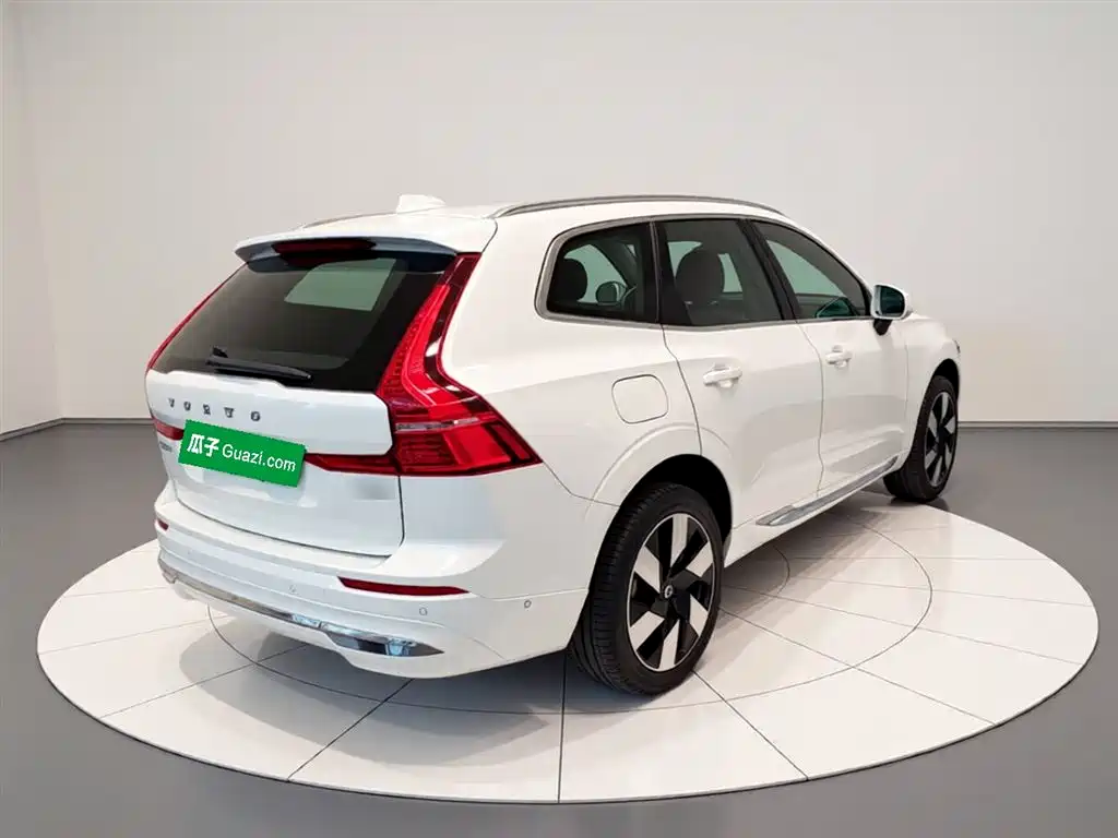 VOLVO XC60 PLUG-IN HYBRID