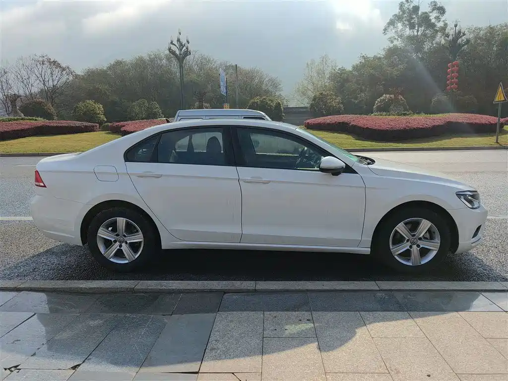 Volkswagen Lamando 2018 230TSI DSG Trend Edition фото 4