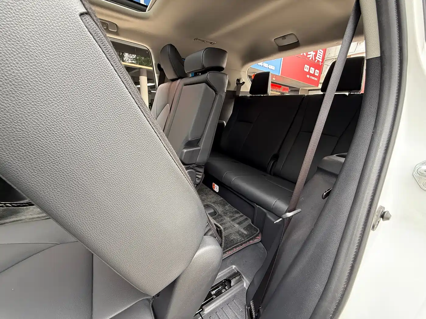 Toyota Highlander 2023 2.5L Smart Hybrid Dual Engine AWD Luxury 7-Seater фото 13