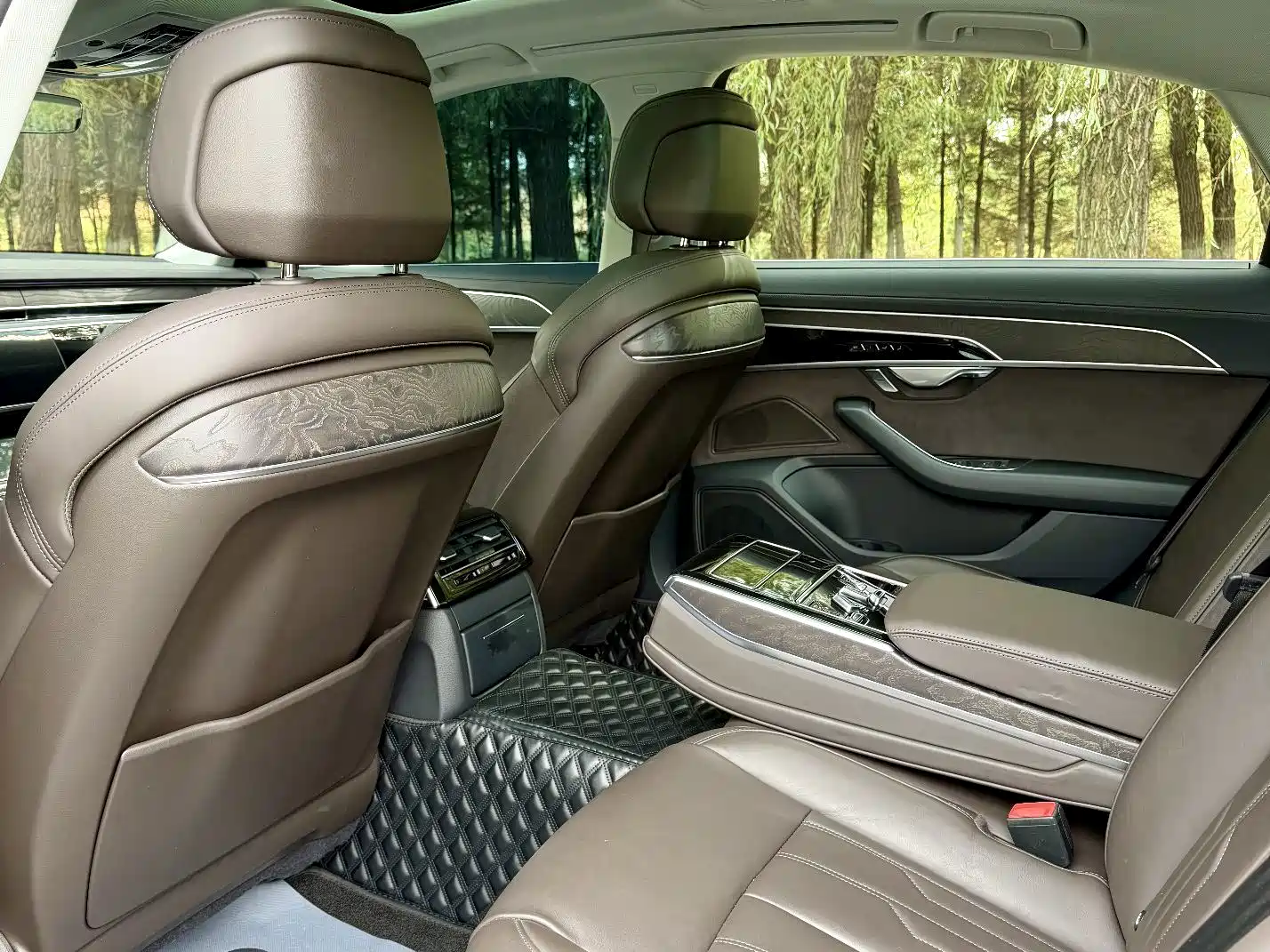 Фото 12 - Audi A8