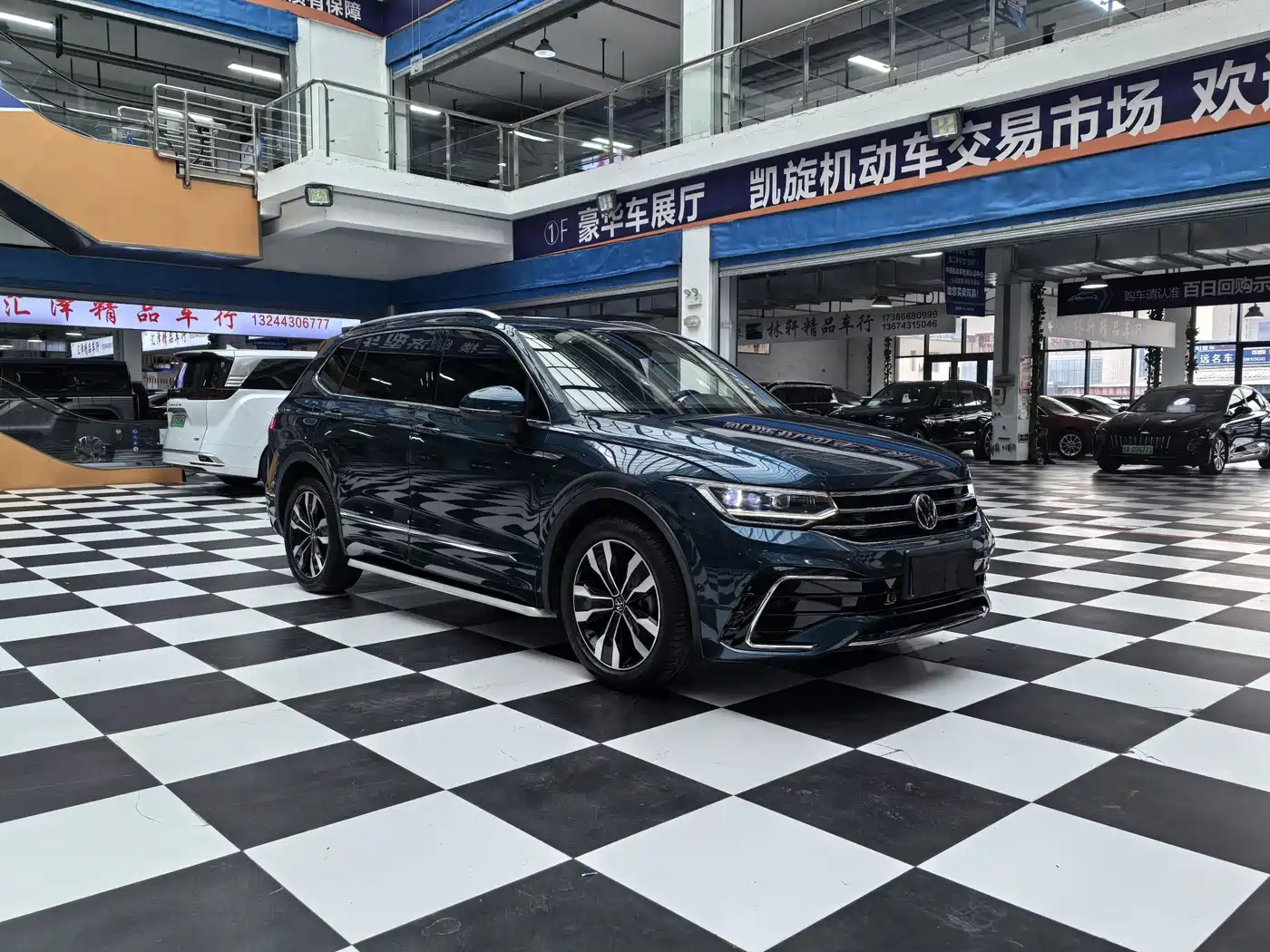 Volkswagen Tiguan L 2022 330TSI Auto 2WD R-Line Premium Edition фото 3