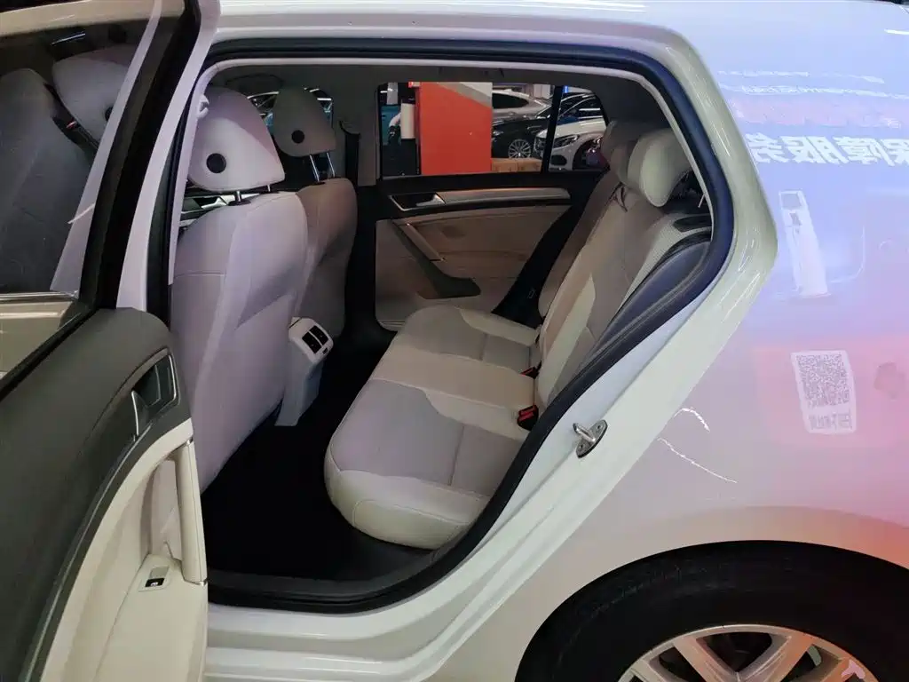 Volkswagen Golf 2018 1.6L Automatic Comfort фото 13