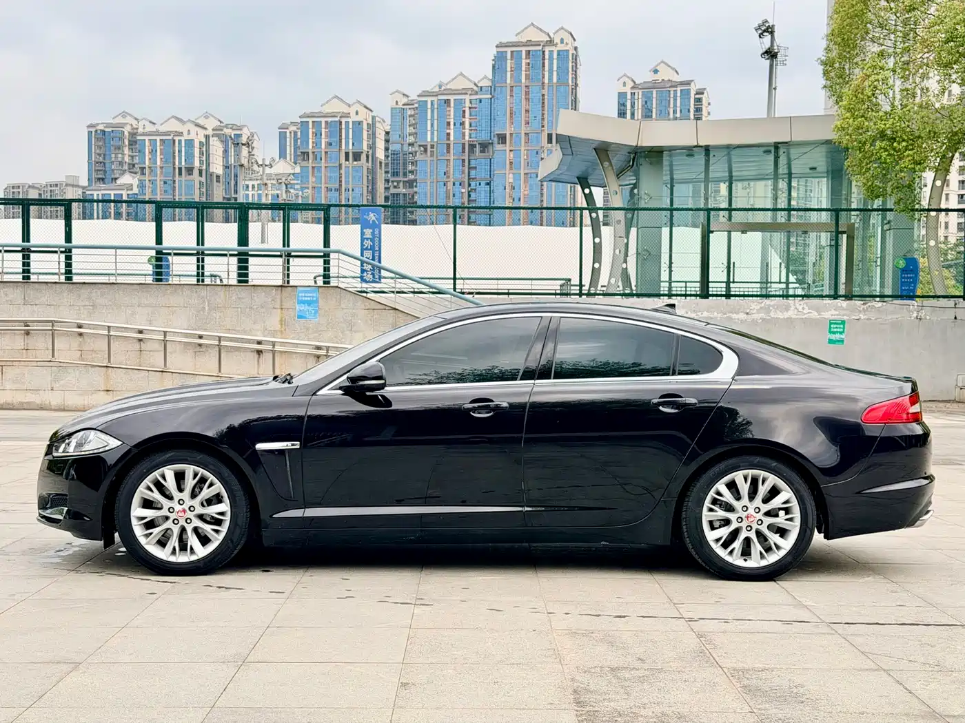 Jaguar XF 2014 2015 XF 2.0T Luxury Edition