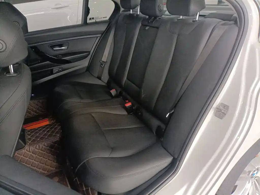 BMW 3 Series 2018 318Li фото 13