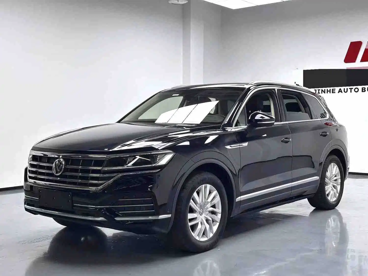 Фото 1 - Volkswagen Touareg