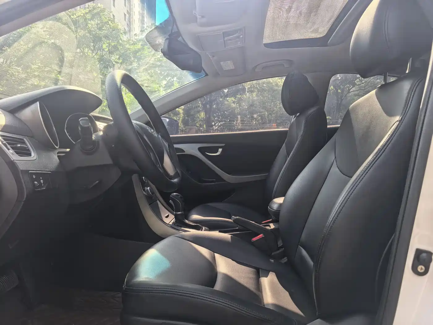 Hyundai Langdong 2015 1.6L Auto Premium фото 4