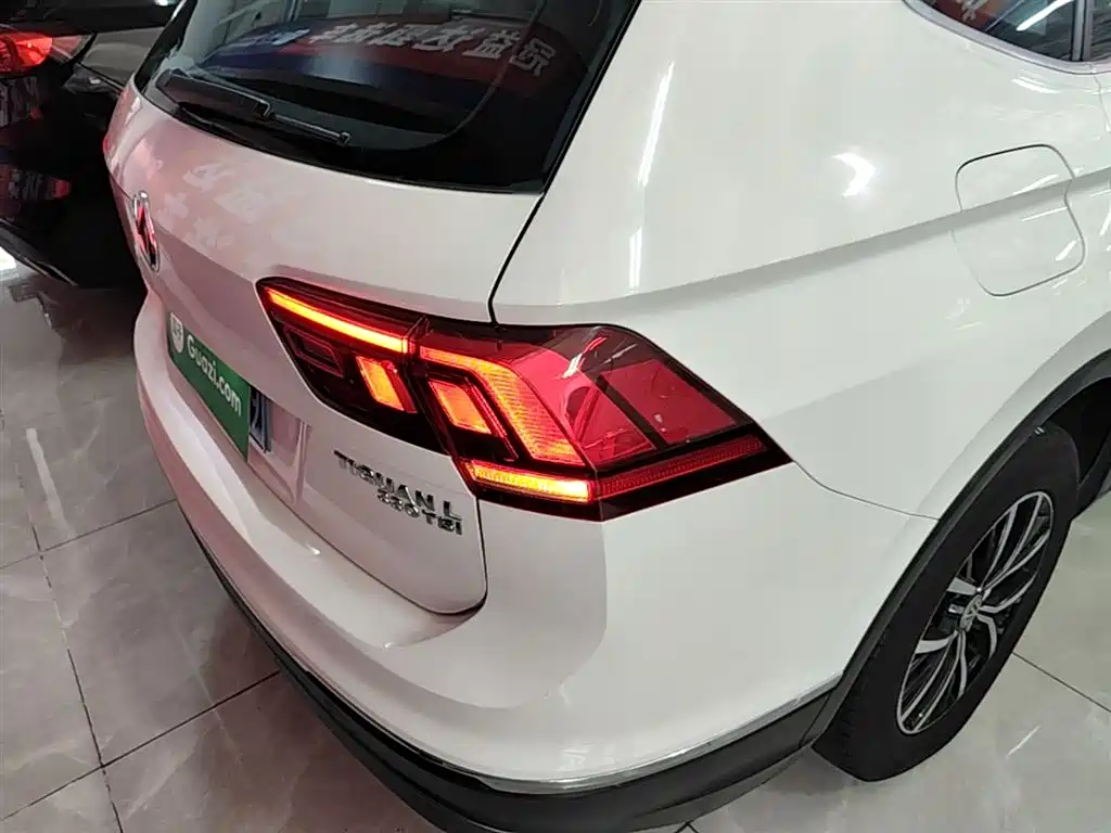 Volkswagen Tiguan L 2018 330TSI Automatic 2WD Comfort Edition фото 8