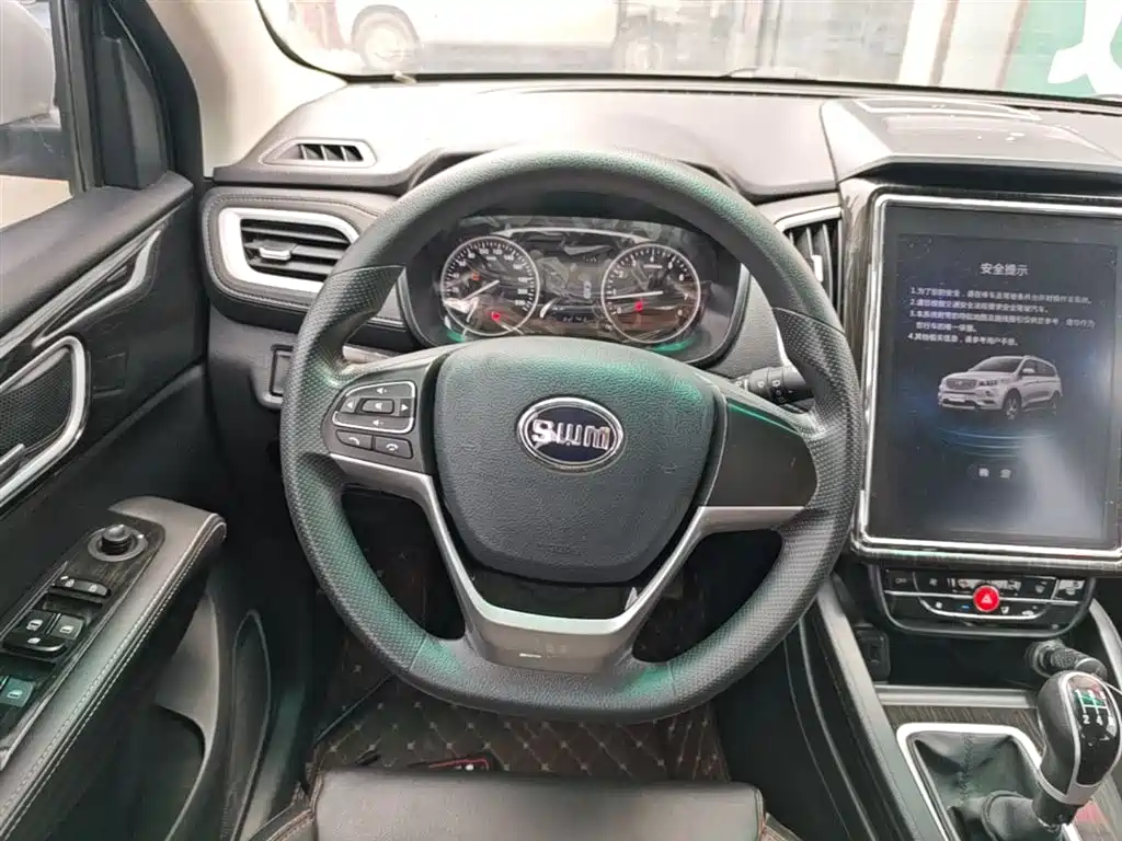 SWM Motor SWM X7 2020 2020 2.0L Manual Comfort 7-seater