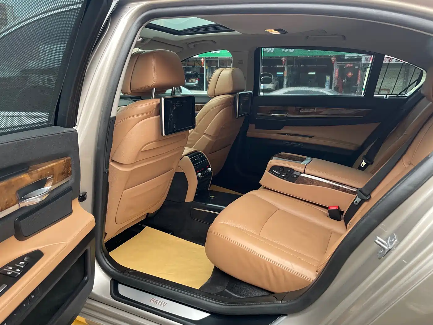 BMW 7 Series 2013 Model 740Li Luxury фото 10