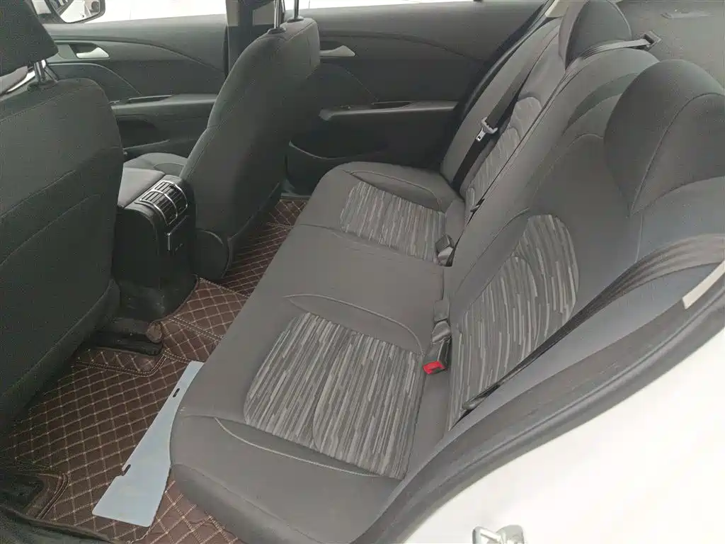 Chevrolet Cavalier 2016 1.5L Manual Enjoyment Edition фото 13