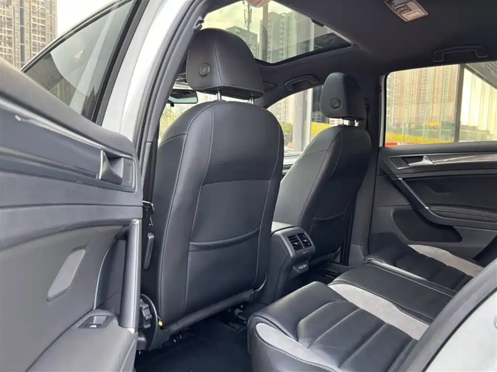 Volkswagen Golf 2019 280TSI DSG R-Line (China V) фото 10