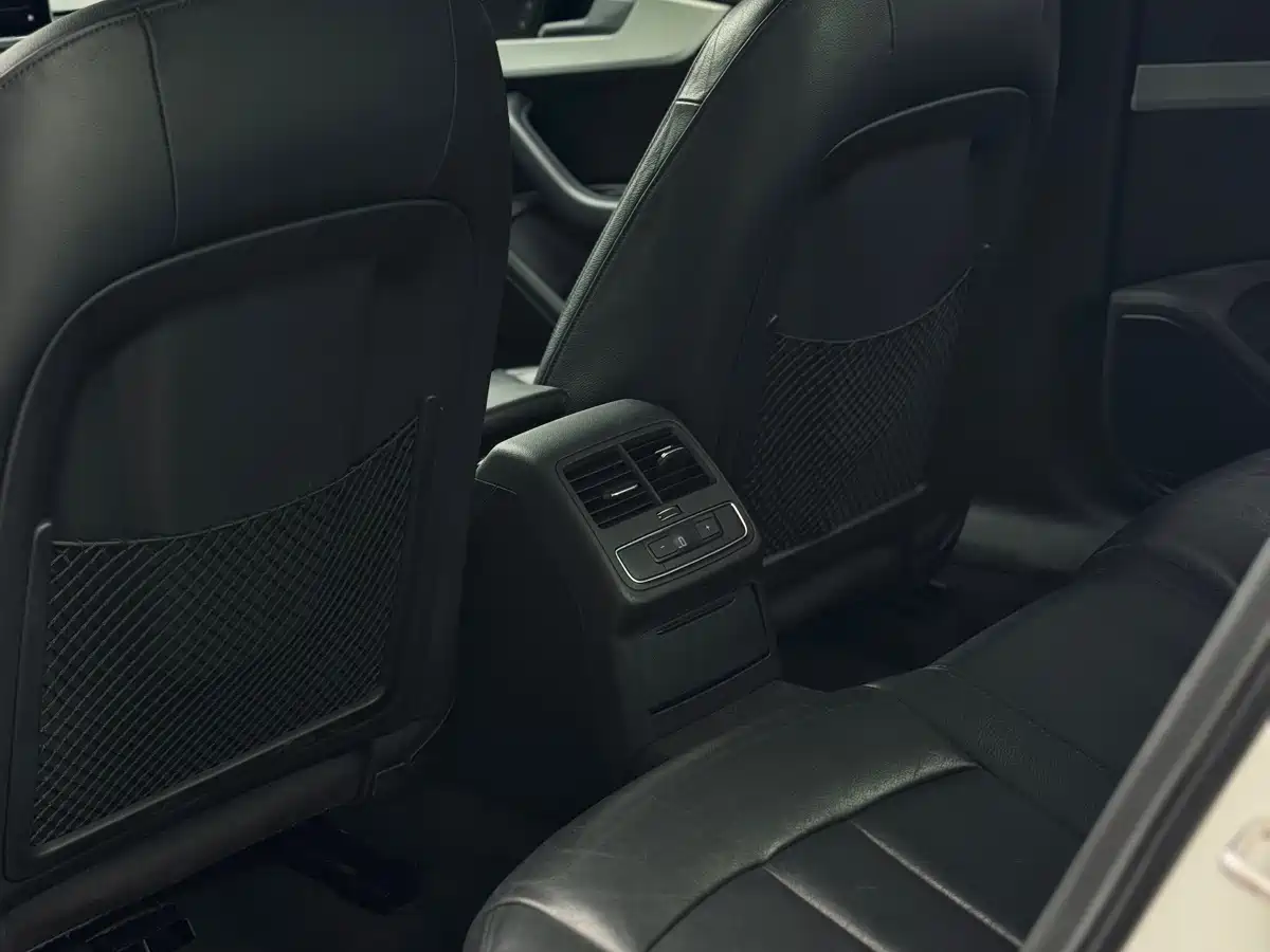 Audi A4L 2018 30th Anniversary 40 TFSI Fashion фото 9