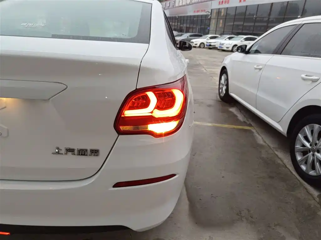 Chevrolet Cavalier 2016 1.5L Manual Enjoyment Edition фото 24