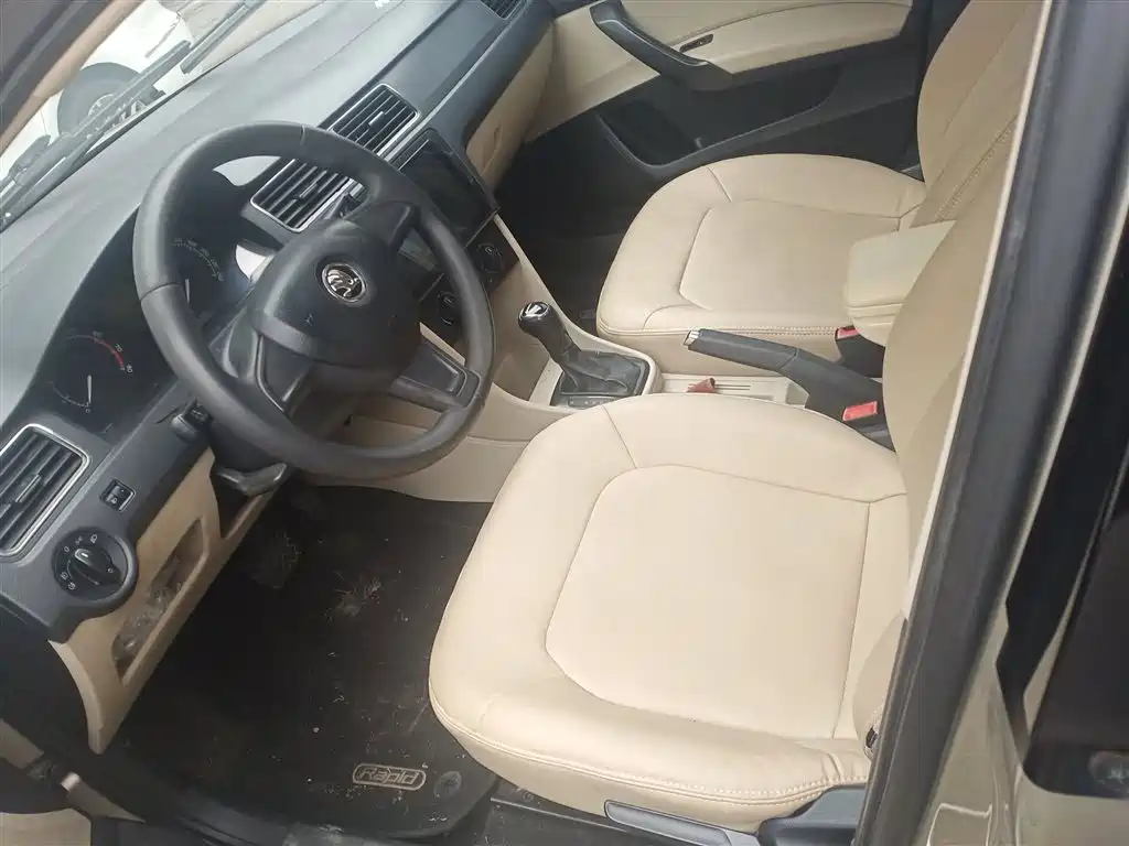 Škoda Rapid 2015 1.6L Automatic Smart Selection фото 15
