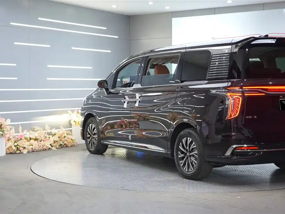 Hongqi HQ9 PHEV 2024 Model 2.0T AWD Business Edition фото 3
