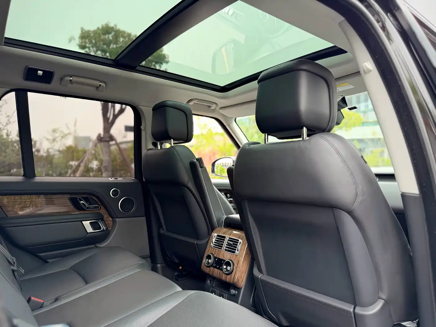 Land Rover Range Rover 2019 3.0 SCV6 Heritage Edition фото 17