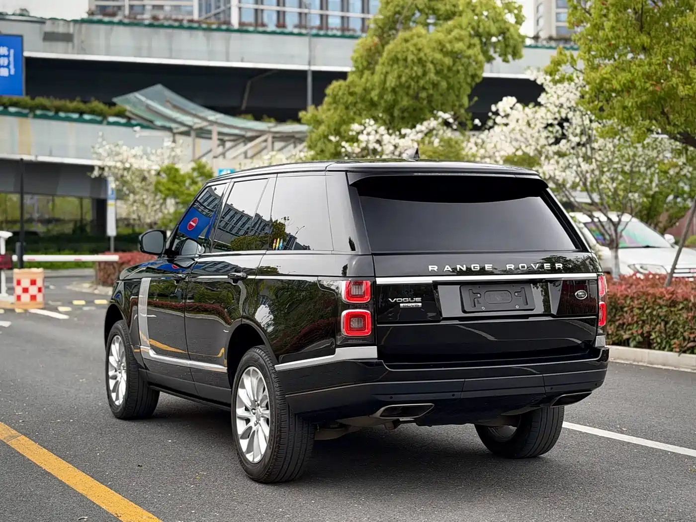 Land Rover Range Rover 2019 3.0 SCV6 Heritage Edition фото 4