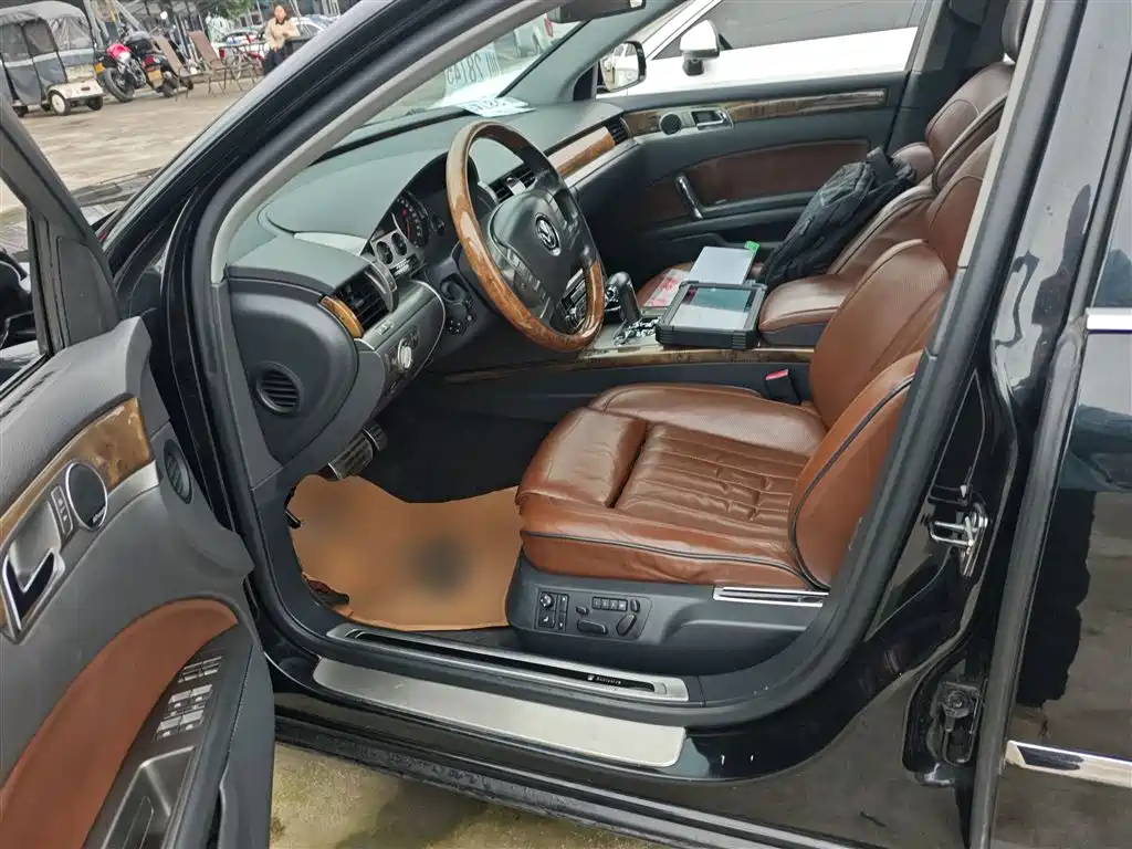 Volkswagen Phaeton 2012 3.0L Elite Custom фото 15