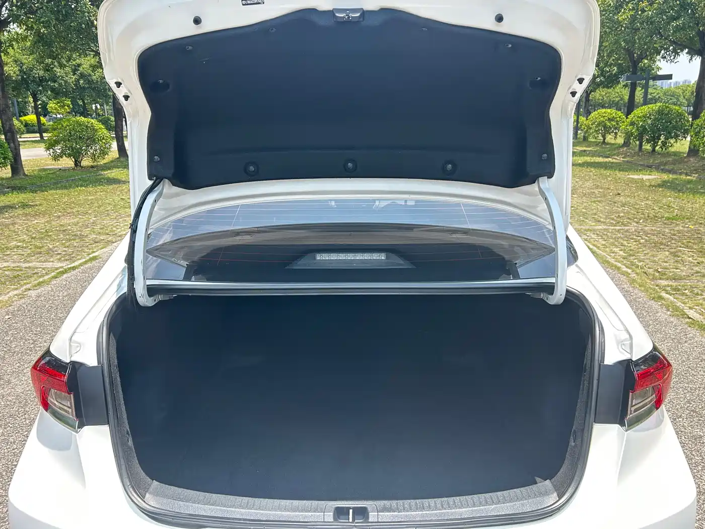 Toyota Corolla 2023 1.2T Pioneer Edition фото 16