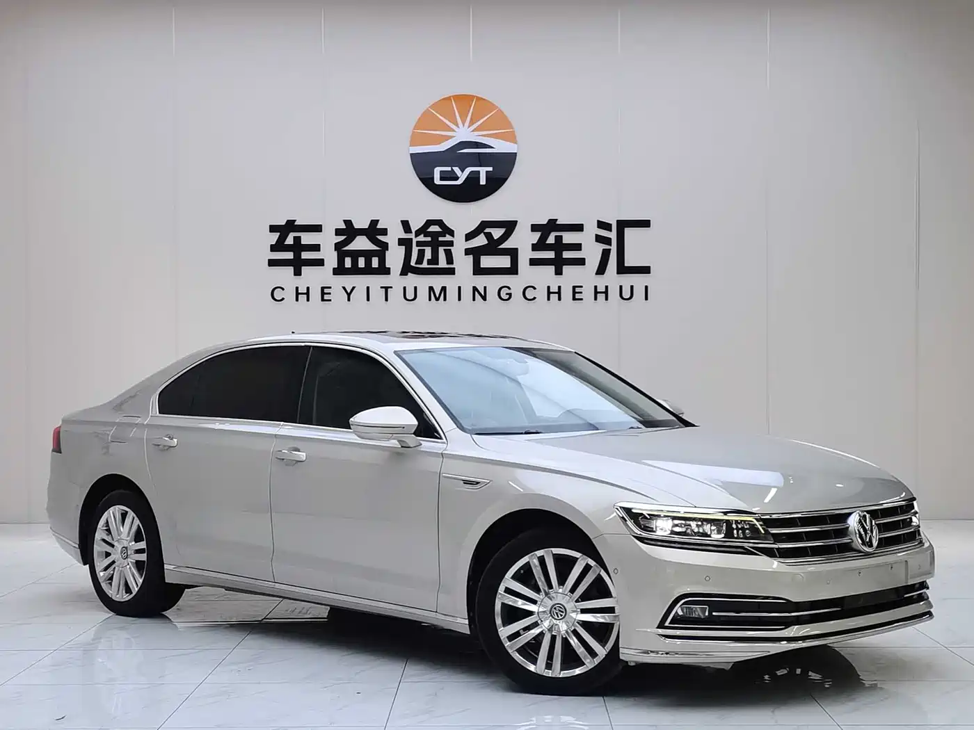 Volkswagen Phideon 2016 380TSI 2WD Executive Edition фото 3
