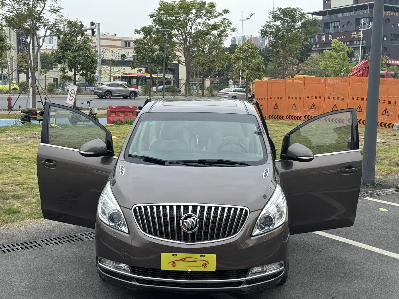 Buick GL8 2015 2.4L Luxury Business Exclusive Edition фото 5
