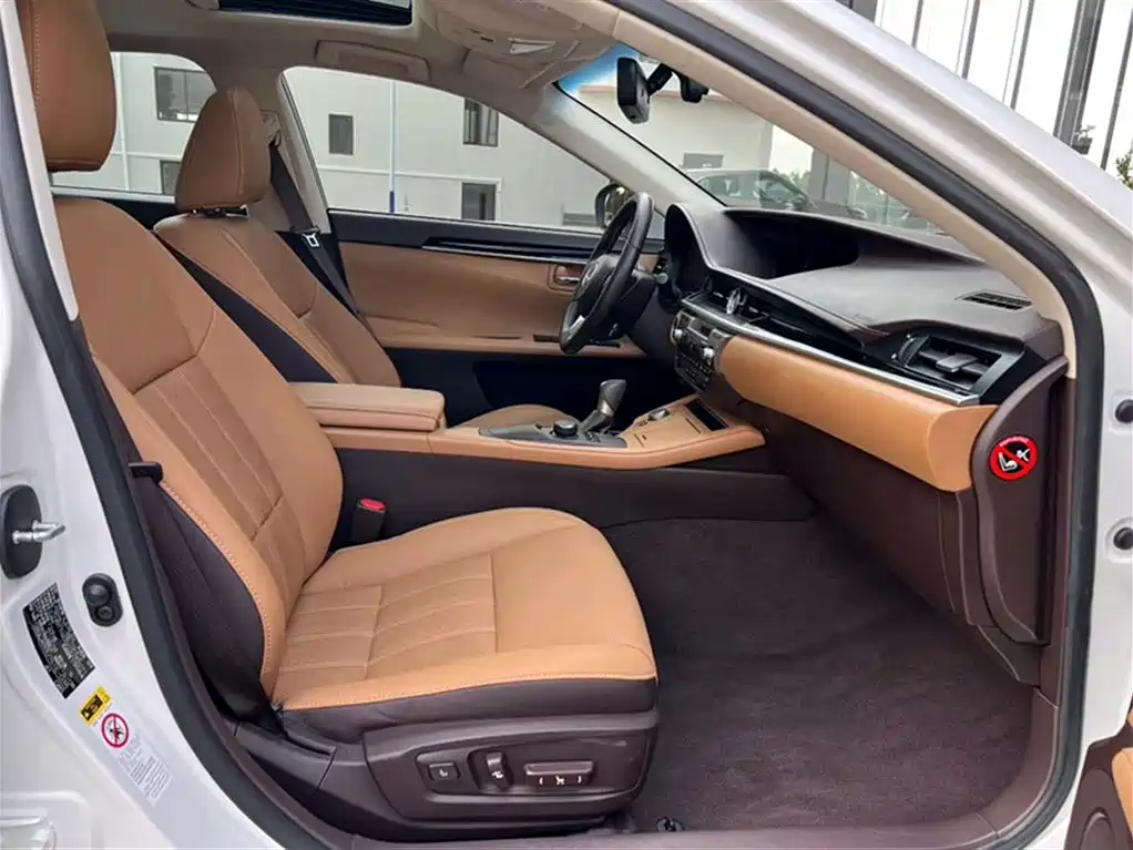 Lexus ES 2015 200 Elite Edition фото 21