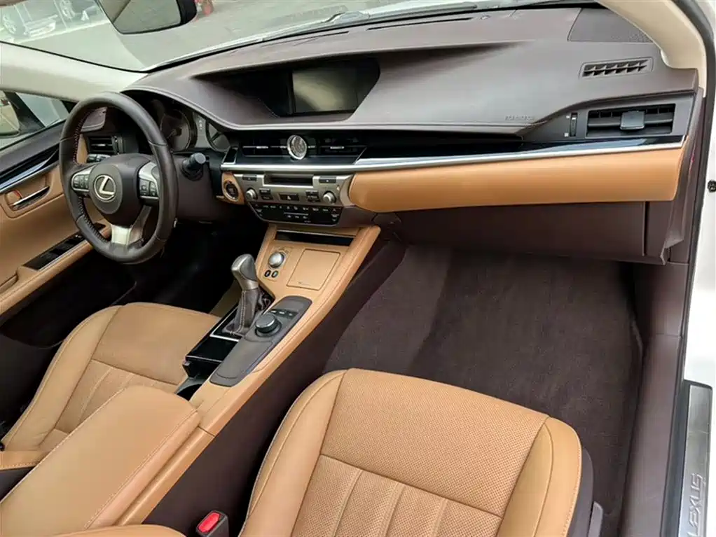 Lexus ES 2015 200 Elite Edition фото 17
